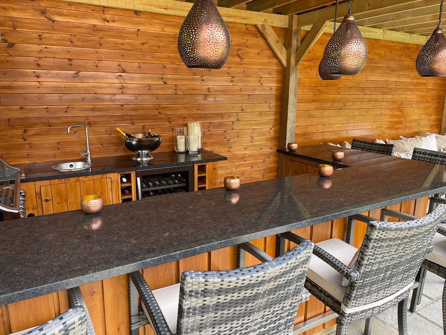 Kitchen worktops from £580 Quartz, marble, natural granite & quartzite countertops